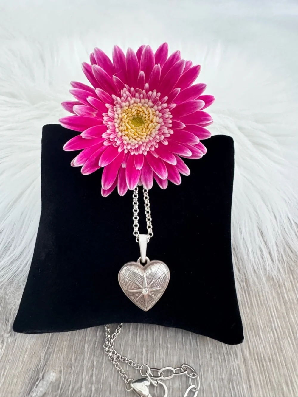 🤍 Brighton AMORE SHADES Enamel White Crystal Heart Silver Adjustable Necklace